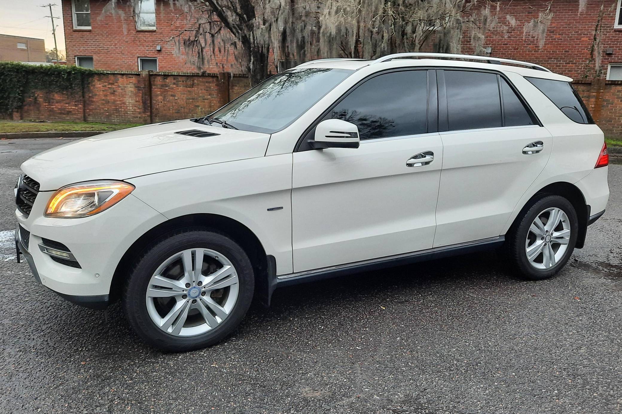 Mercedes-Benz ML 350 電動乗用車 ホワイト 電動乗用ベンツ ML350 ホワイト レッド QX-7996A 乗用カー