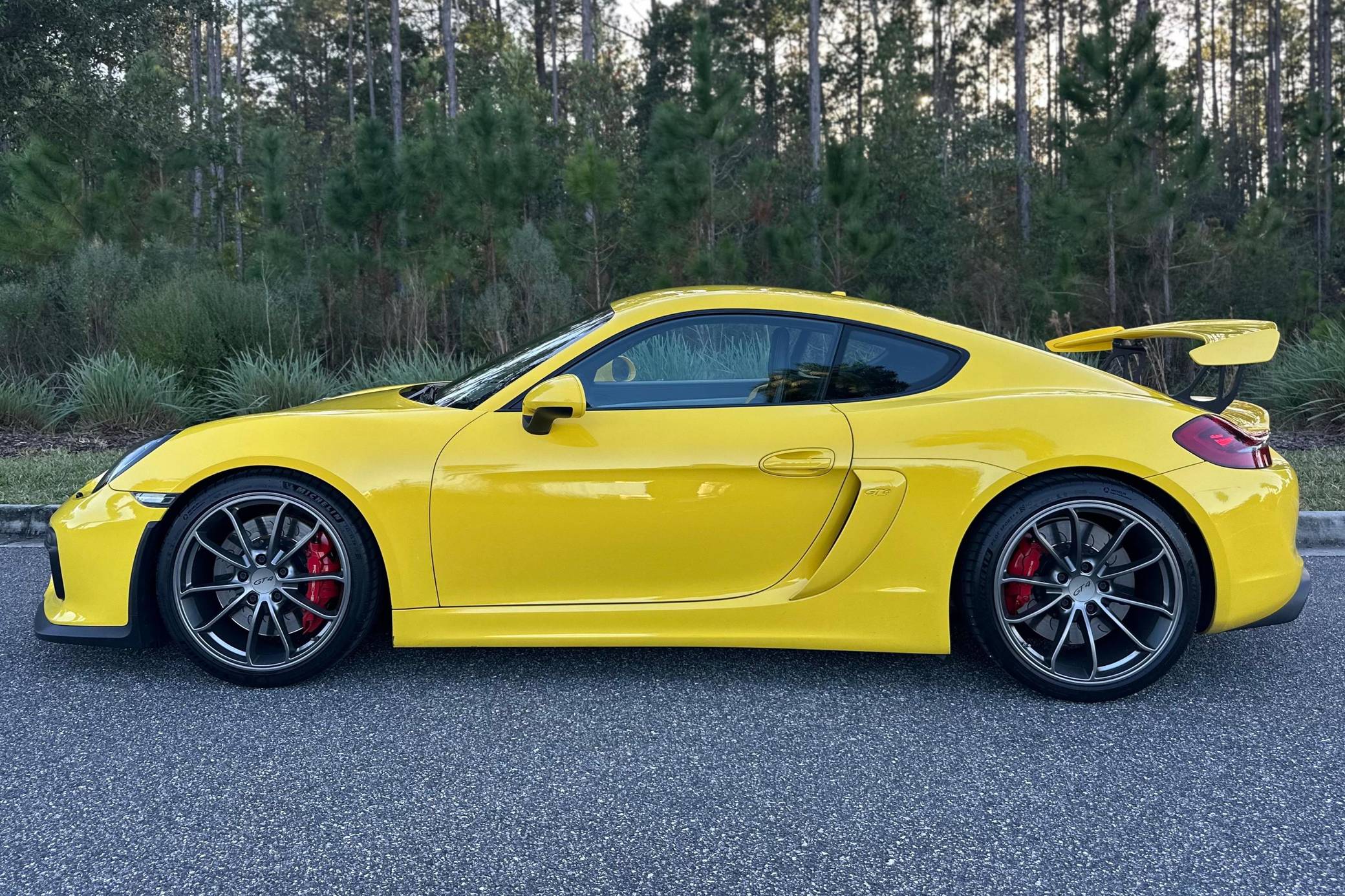 ゲッチャリマン　イエロー 44k-Mile 2006 Porsche Cayman S 6-Speed for sale on BaT