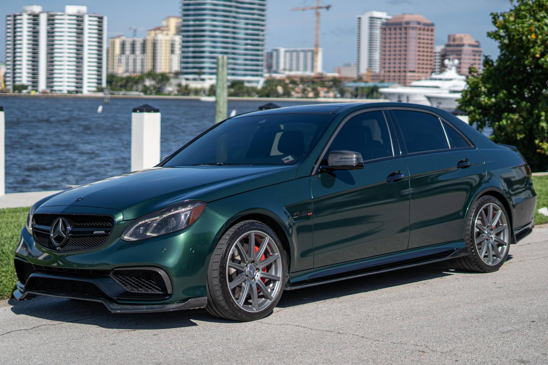 Mercedes E63s AMG wrapped in ceramic matte green 😍👌 What do you