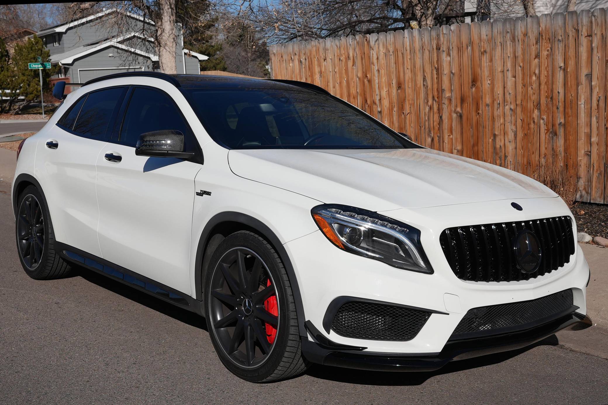 Benz AMG GLA45 乗用玩具 ホワイト Mercedes-Benz GLA45 Electric Ride-On Car for Kids - White