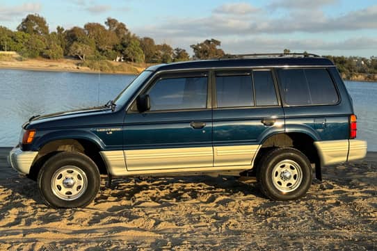 1995 Mitsubishi Montero LS for Sale - Cars & Bids