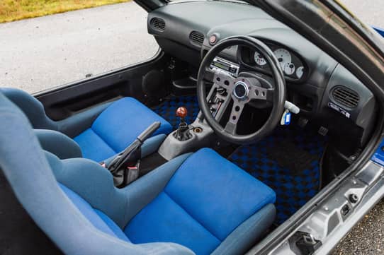 【激レア品】Autozam AZ-1 整備書 1992年版 sddefault.jpg