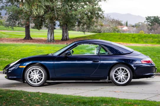 Voiture cabriolet de 2003 couleur argent - PORSCHE 911 Carrera 4S